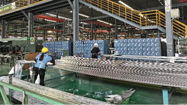 不銹鋼裝飾管和不銹鋼工業(yè)管之間有什么不同？