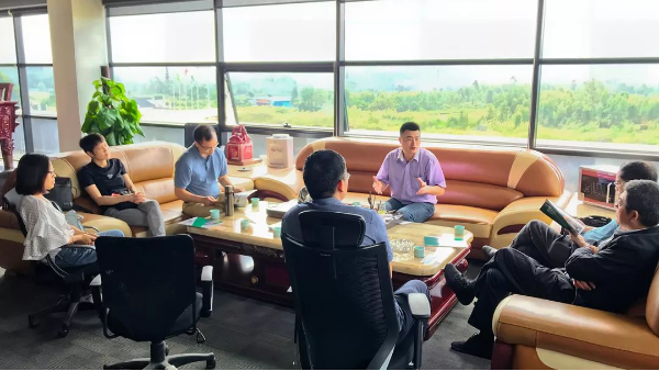 中國五礦商會、佛山外經(jīng)貿(mào)系統(tǒng)領(lǐng)導(dǎo)蒞臨雙興指導(dǎo)工作