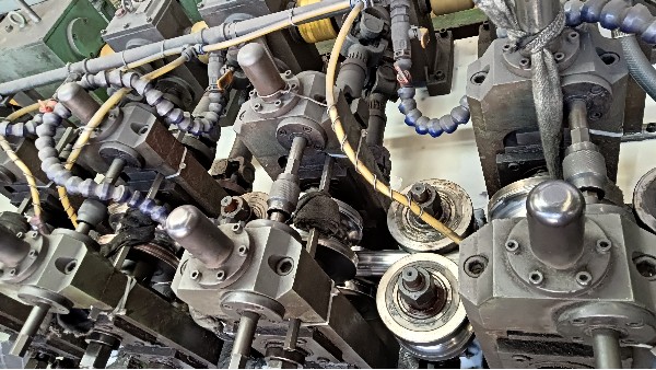 想要液冷中心系統(tǒng)穩(wěn)定運行，不銹鋼焊管起了什么作用